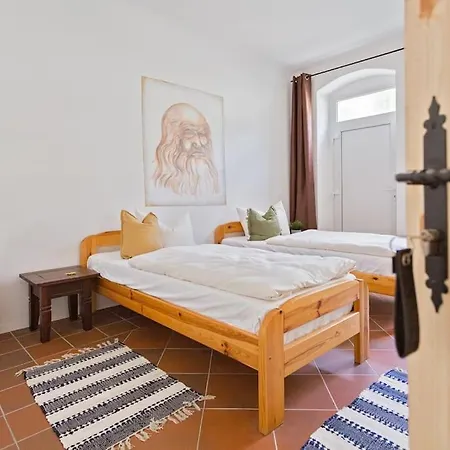 Apartment Komplette Ferienwohnung Monteurunterkunft Mit 4 Schlafzimmern Fuer Bis Zu 6 Gaeste Chemnitz *