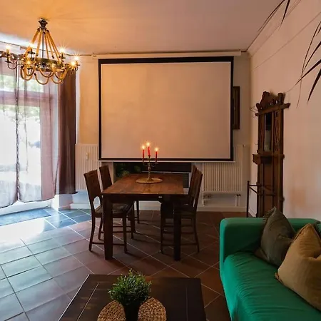 Komplette Ferienwohnung Monteurunterkunft Mit 4 Schlafzimmern Fuer Bis Zu 6 Gaeste Chemnitz Apartment *