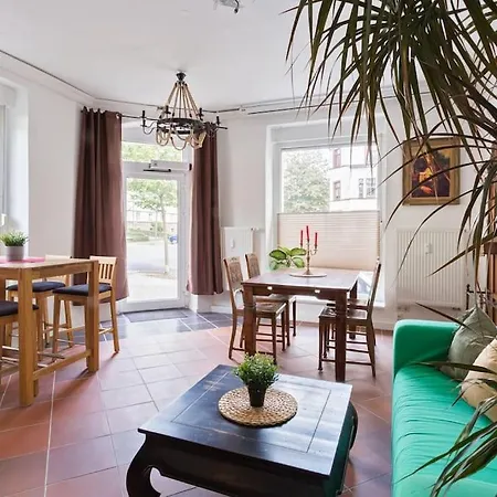 Apartment Komplette Ferienwohnung Monteurunterkunft Mit 4 Schlafzimmern Fuer Bis Zu 6 Gaeste Chemnitz *