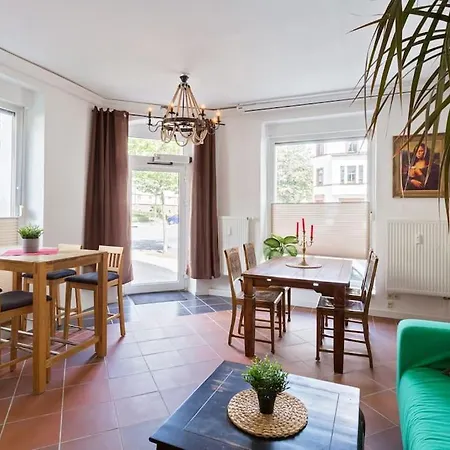 Apartment Komplette Ferienwohnung Monteurunterkunft Mit 4 Schlafzimmern Fuer Bis Zu 6 Gaeste Chemnitz *